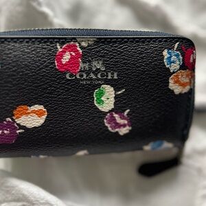 Black Floral Zip Wallet